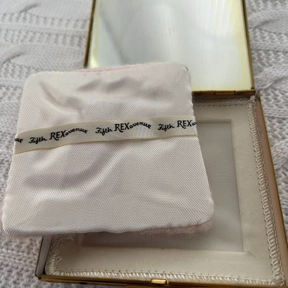 Vintage Antique Old Beauty Powder Mirror Makeup Compact Floral Ornate Design - Picture 3 of 6